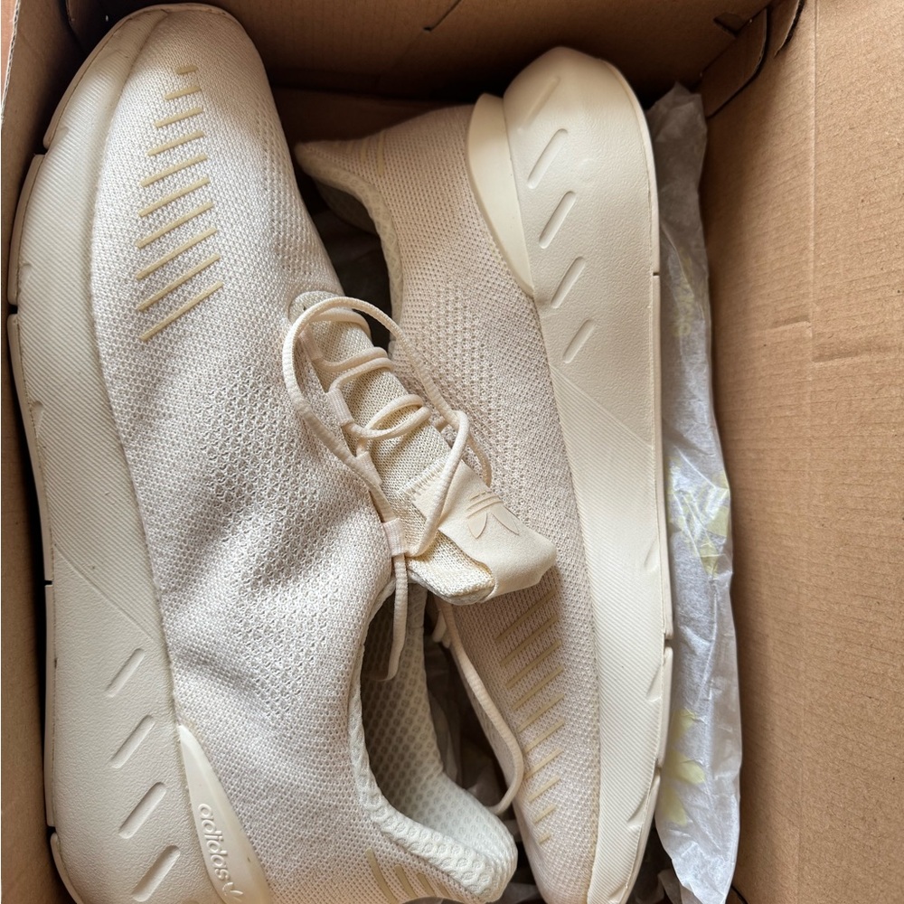 Adidas Swift Run 22 Decon Women’s Size 11 New